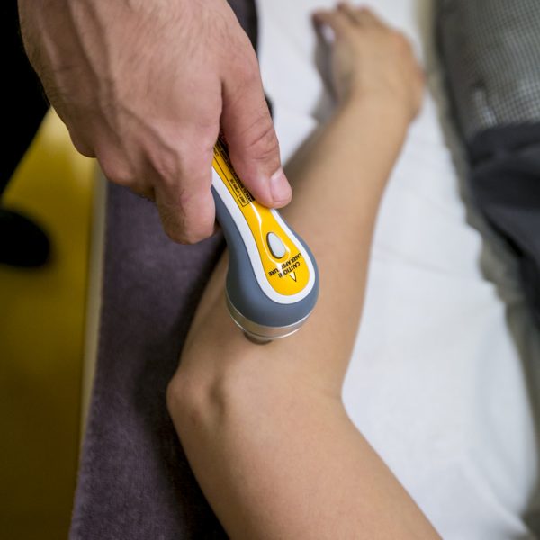 Laser Laserul reprezinta o procedura prin care se aplica o radiatie luminoasa ce este absorbita la nivel cutanat (cativa mm)…