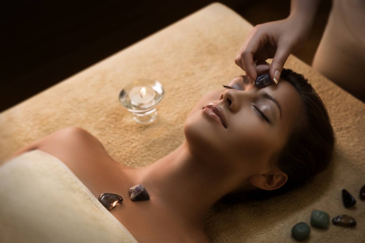Hot & Cold Stones Facial Massage