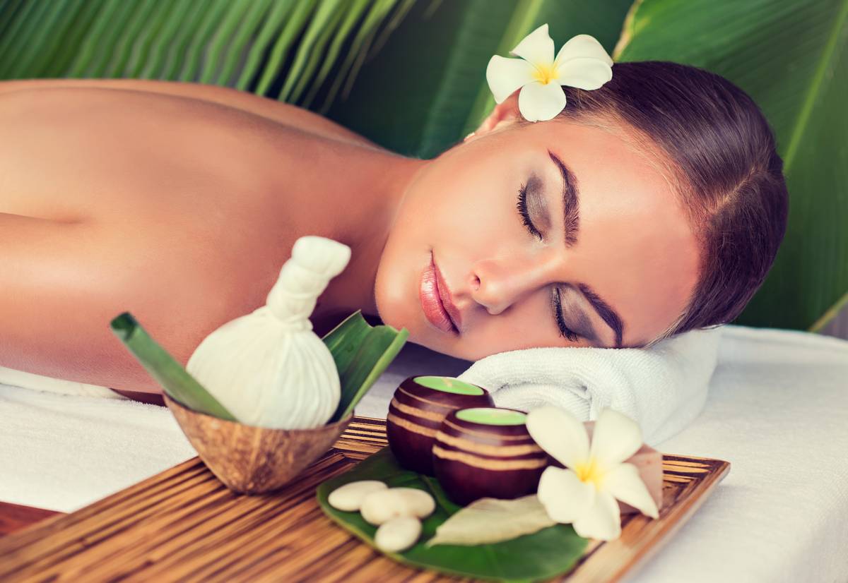 Herbal Compress Thai Facial Massage