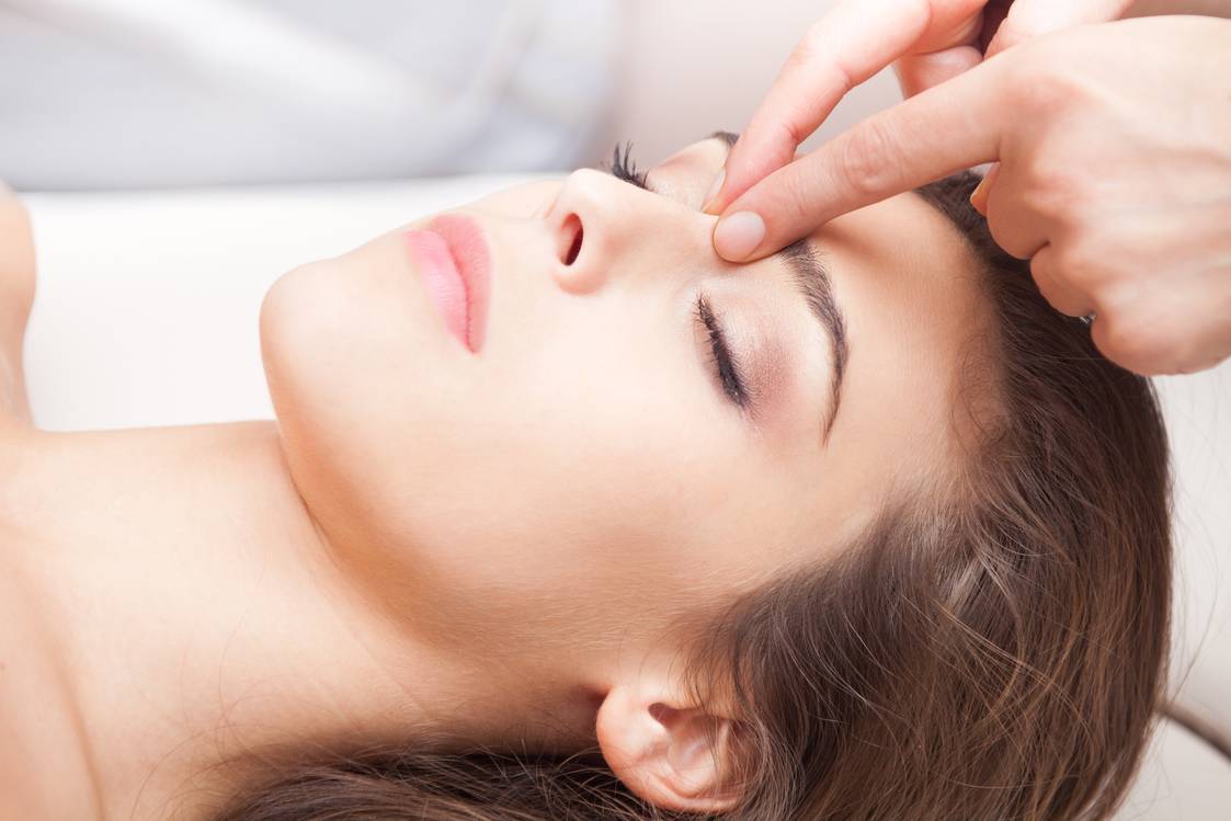 Facial Therapeutic Lymphatic Drainage Massage