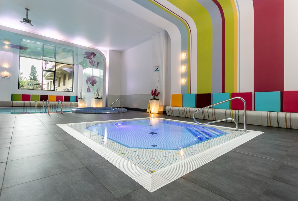 Acces zi all inclusive happy hour
