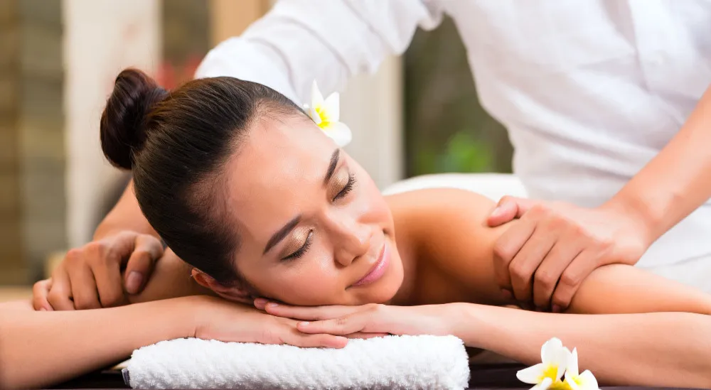 What is Lomi Lomi massage, and what are the benefits of this Hawaiian ritual?