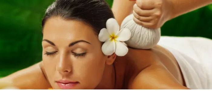 Relaxation massage with herbal sachets
