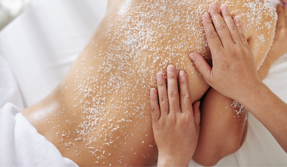 5 beneficii pe care ți le oferă scrubul de corp